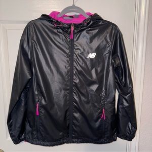 NWOT New Balance Wind/water Resistant Black Hooded Jacket Reflective